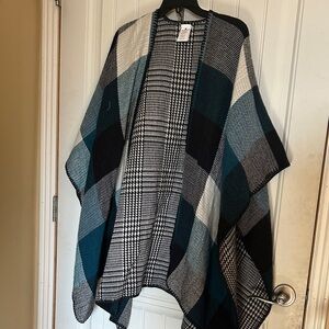 Woolrich Black and White Reversible Poncho